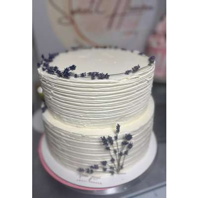 levendulás esküvői torta
