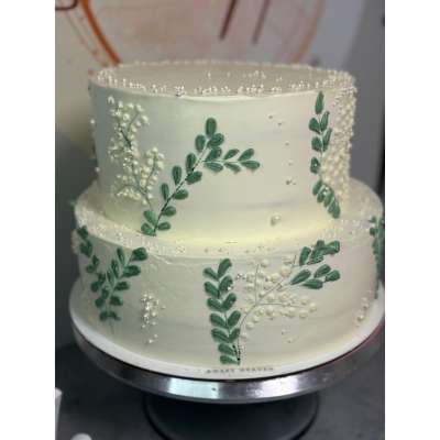 A meghívó stílusához igazított torta