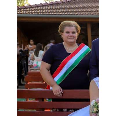 Molnárné Zsuzsi szertartásvezető