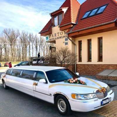 Parton Hotel & Bowling 10