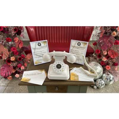 Modern fehér telefonos vendégkönyv