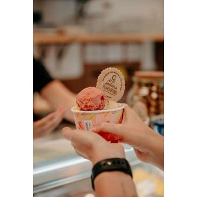 Gelateria Pomo d’oro piaggo fagyis kocsi